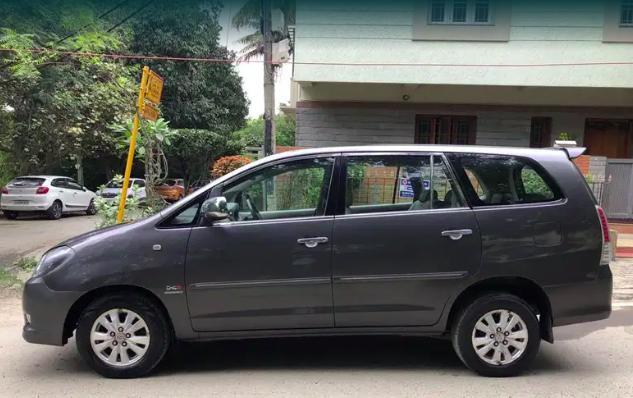 Toyota Innova 2.5 V 8 STR 2009