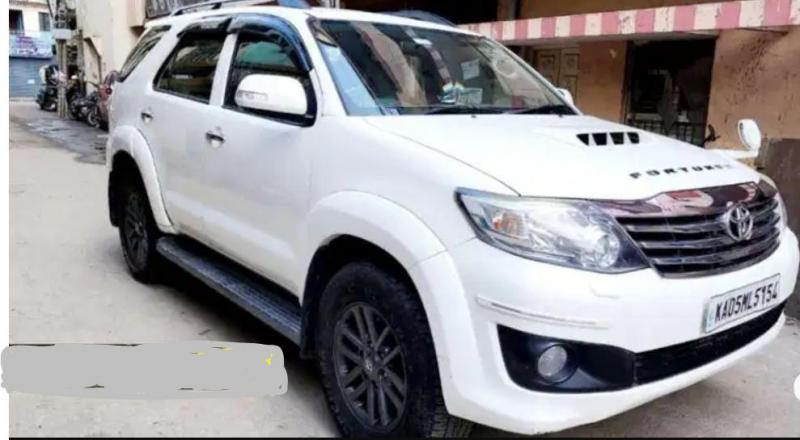 Toyota Fortuner 3.0 4X4 MT 2012