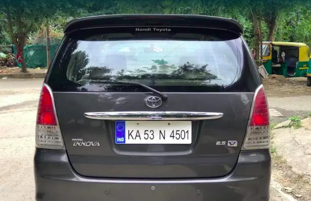 Toyota Innova 2.5 V 8 STR 2009