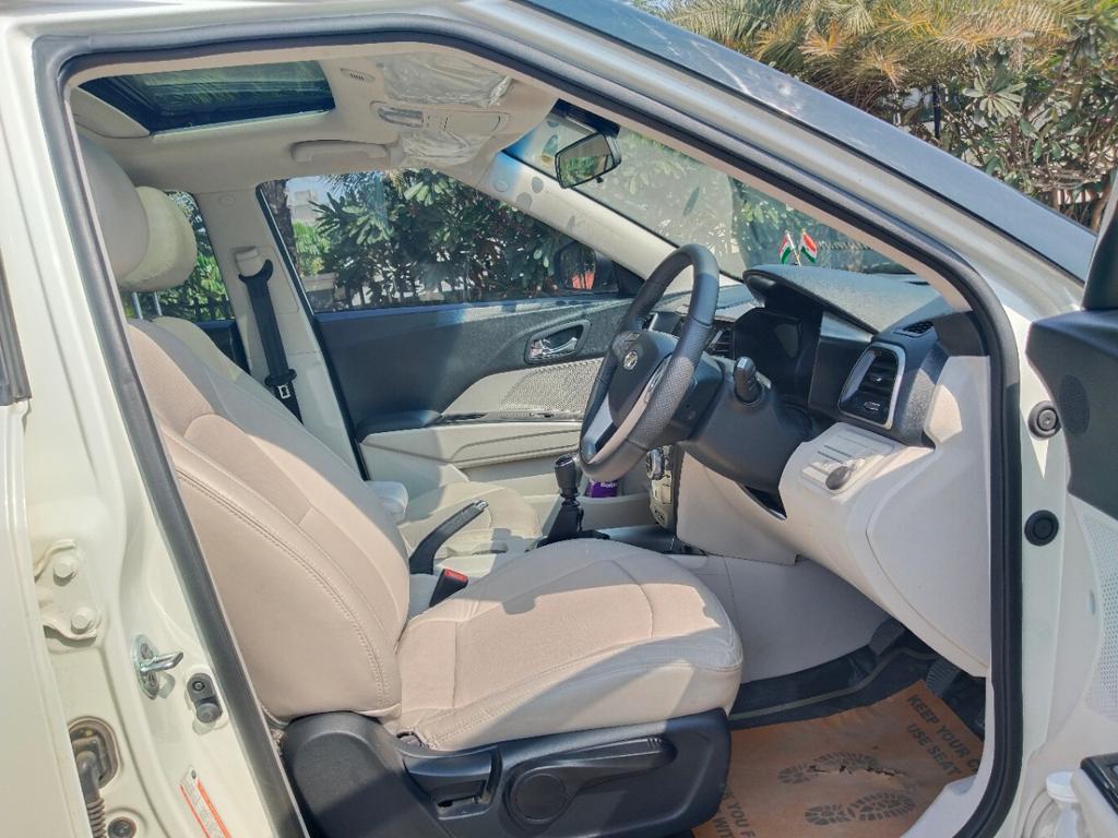Mahindra XUV300 W8 Diesel BS6 2021