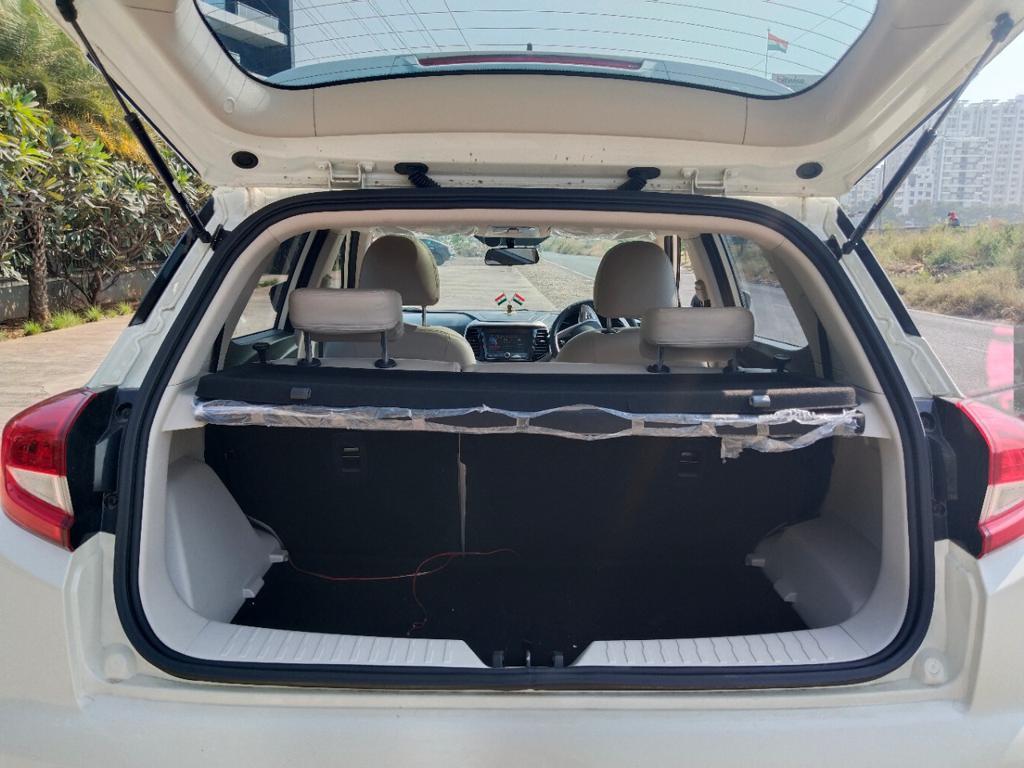 Mahindra XUV300 W8 Diesel BS6 2021