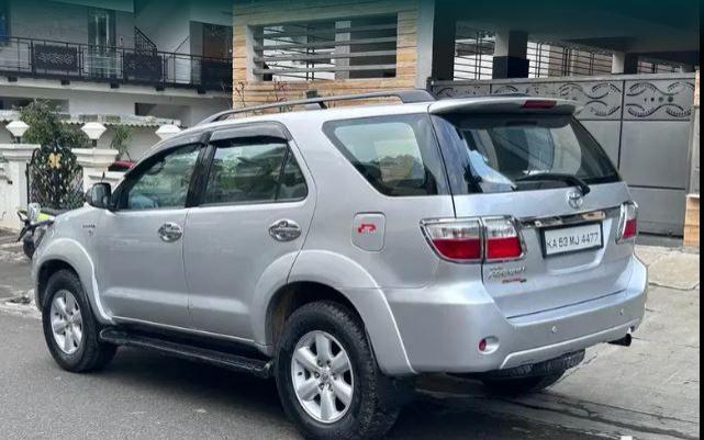 Toyota Fortuner 3.0 4X4 MT 2011