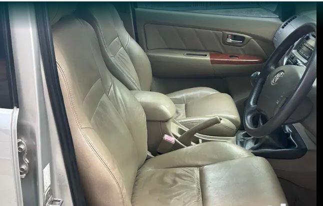 Toyota Fortuner 3.0 4X4 MT 2011