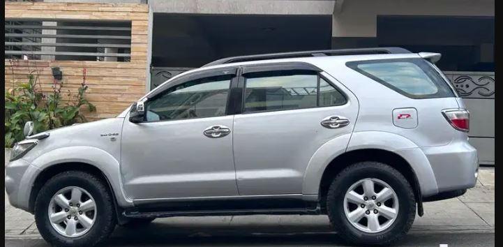 Toyota Fortuner 3.0 4X4 MT 2011