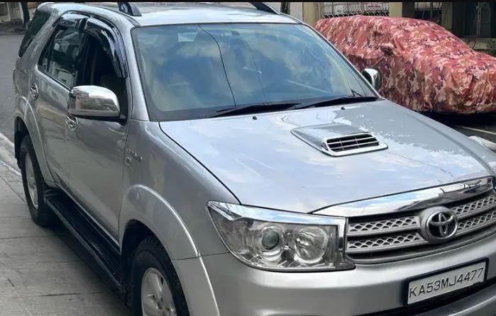 Toyota Fortuner 3.0 4X4 MT 2011