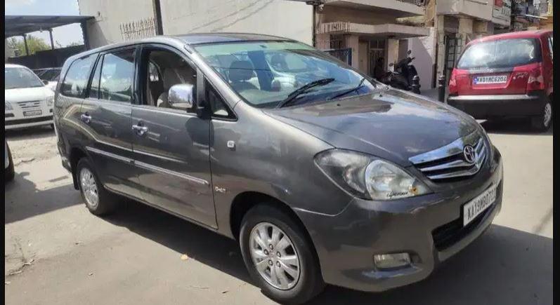 Toyota Innova 2.5 V 7 STR 2010
