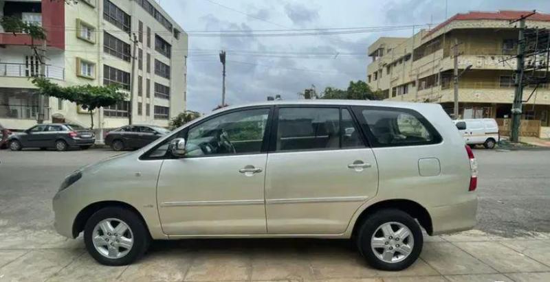 Toyota Innova 2.5 G 7 STR BS III 2008