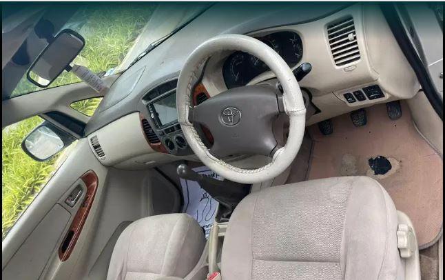 Toyota Innova 2.5 G 7 STR BS III 2008