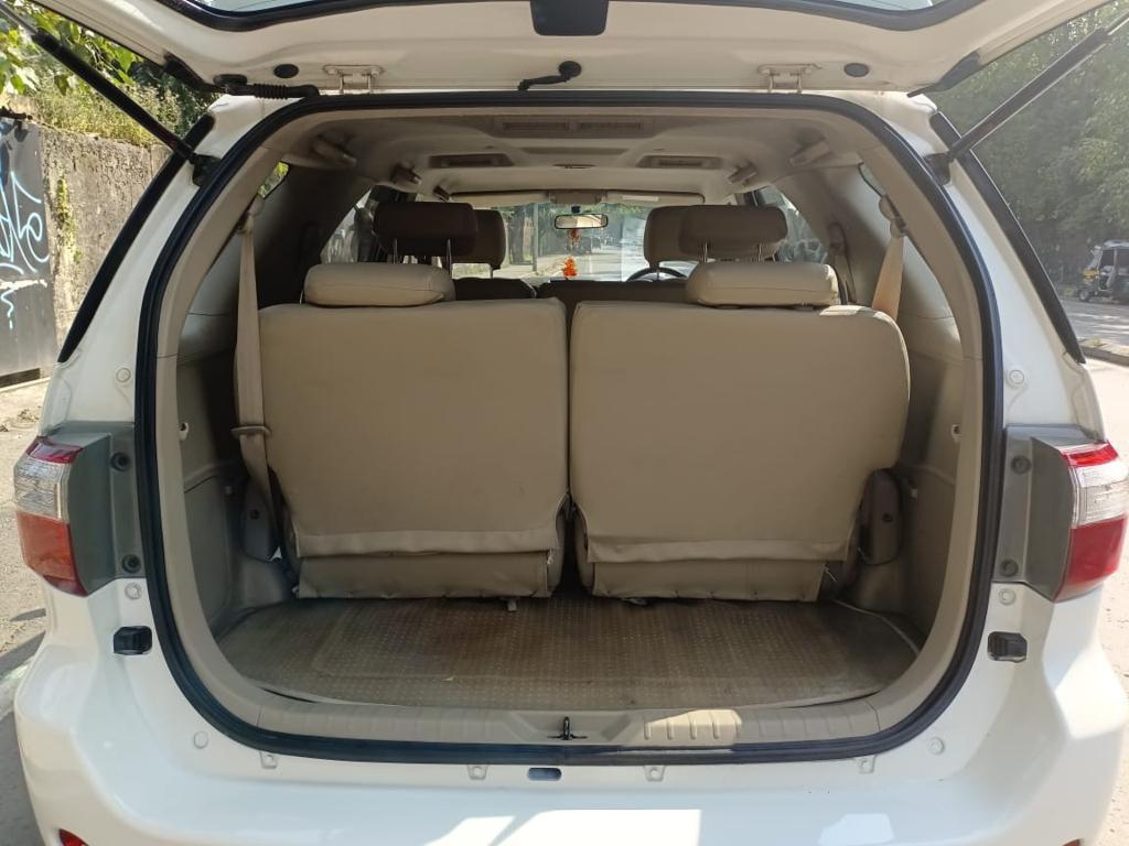 Toyota Fortuner 3.0 4x2 MT 2011