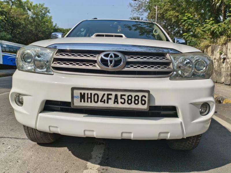 Toyota Fortuner 3.0 4x2 MT 2011