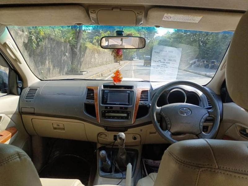 Toyota Fortuner 3.0 4x2 MT 2011