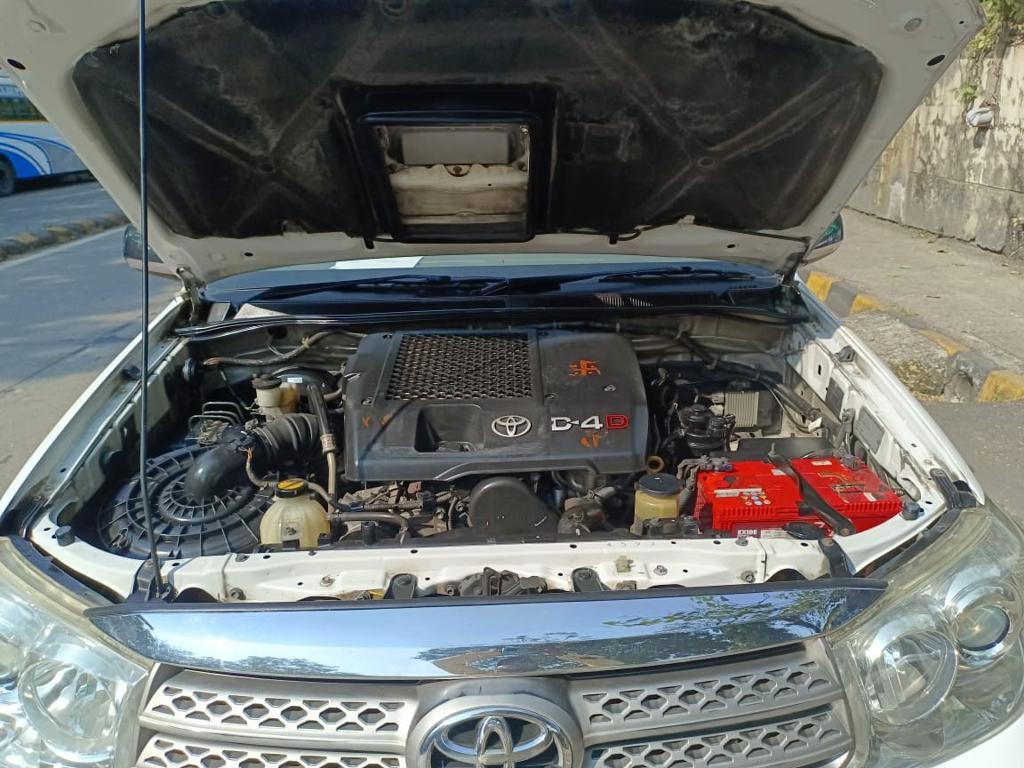 Toyota Fortuner 3.0 4x2 MT 2011
