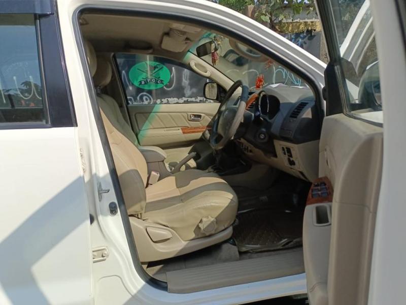 Toyota Fortuner 3.0 4x2 MT 2011