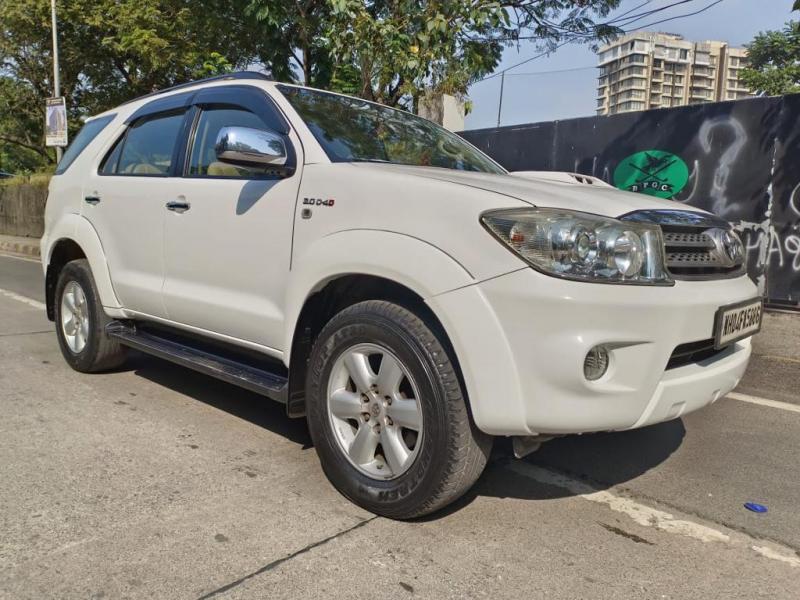 Toyota Fortuner 3.0 4x2 MT 2011