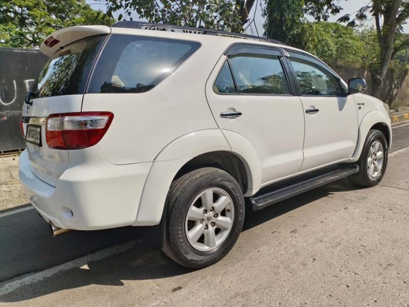 Toyota Fortuner 3.0 4x2 MT 2011