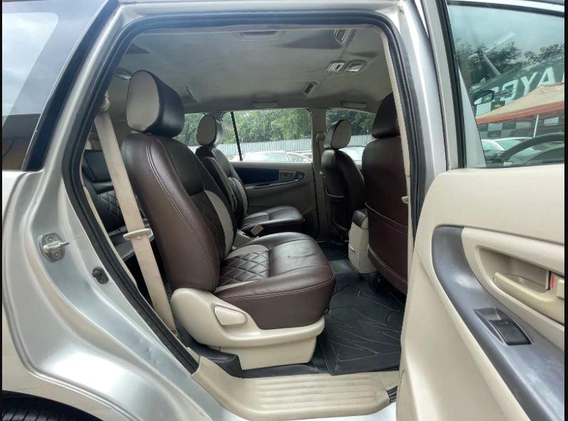 Toyota Innova 2.5 G 7 STR BS IV 2012