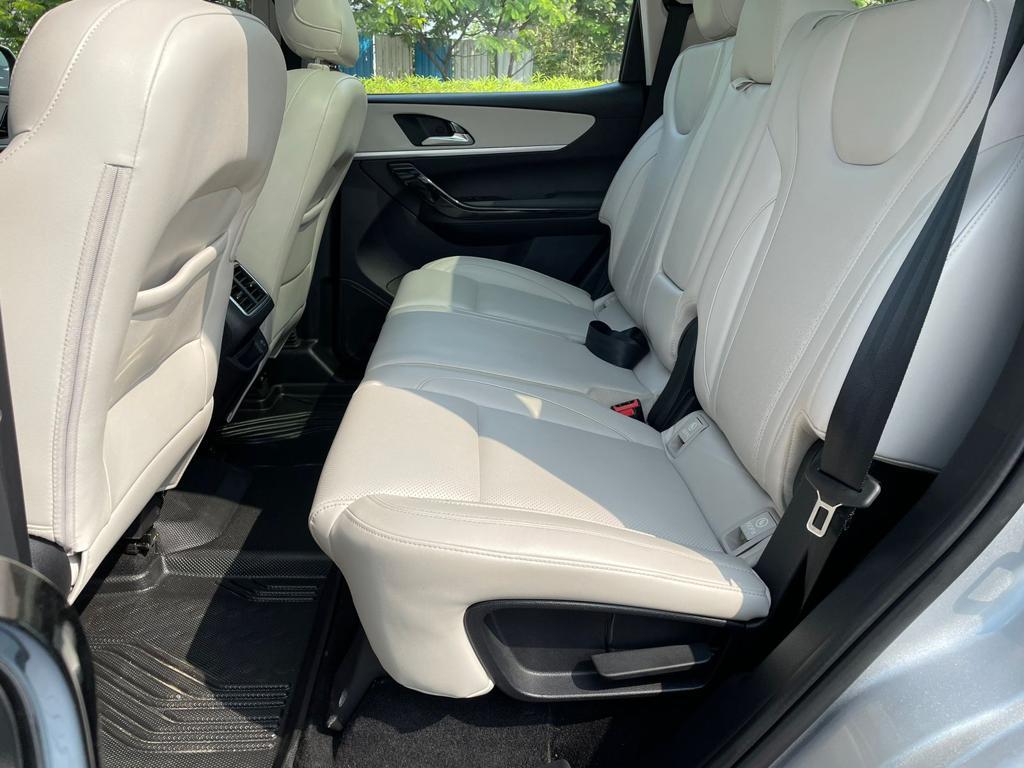 Mahindra XUV700 AX 7 Diesel MT Luxury Pack 7 STR 2022