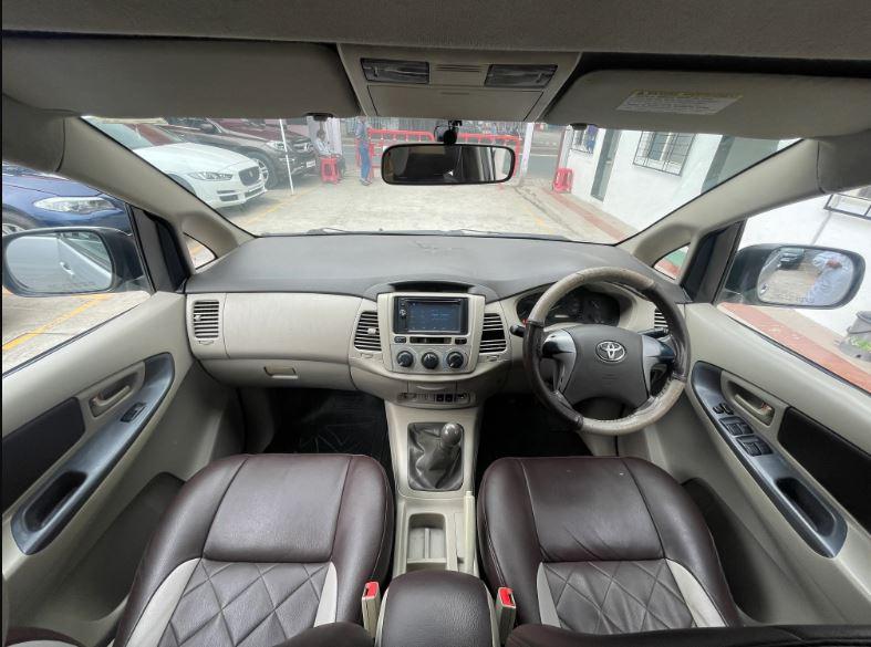 Toyota Innova 2.5 G 7 STR BS IV 2012