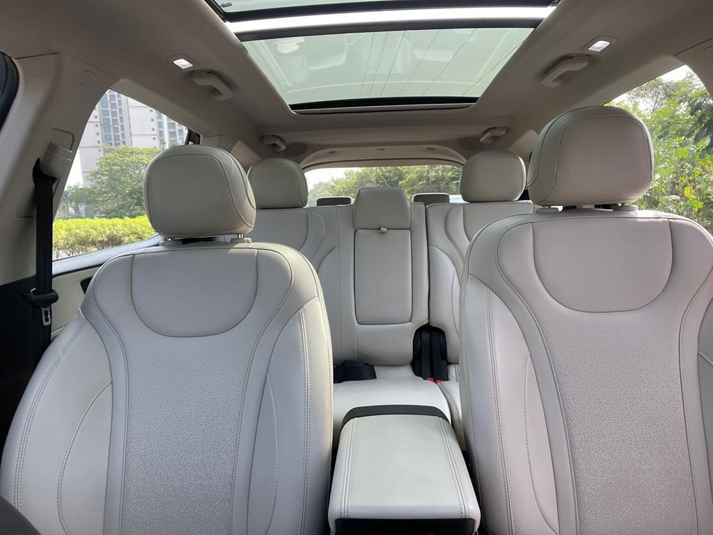 Mahindra XUV700 AX 7 Diesel MT Luxury Pack 7 STR 2022