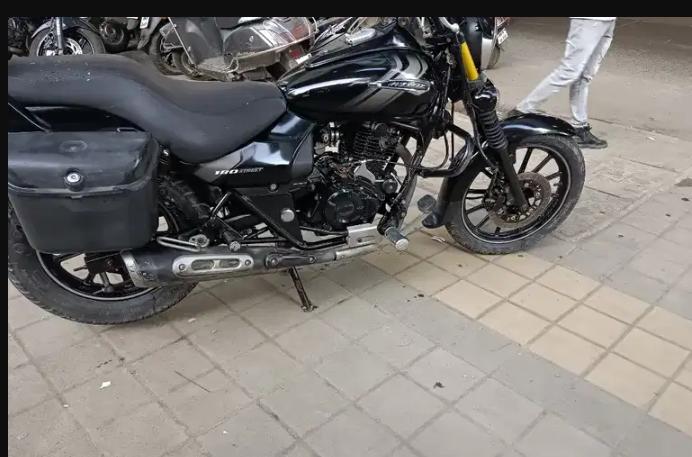 Bajaj Avenger Street 180 2018