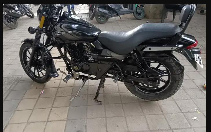 Bajaj Avenger Street 180 2018