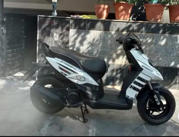 Aprilia SR125 Storm 2019