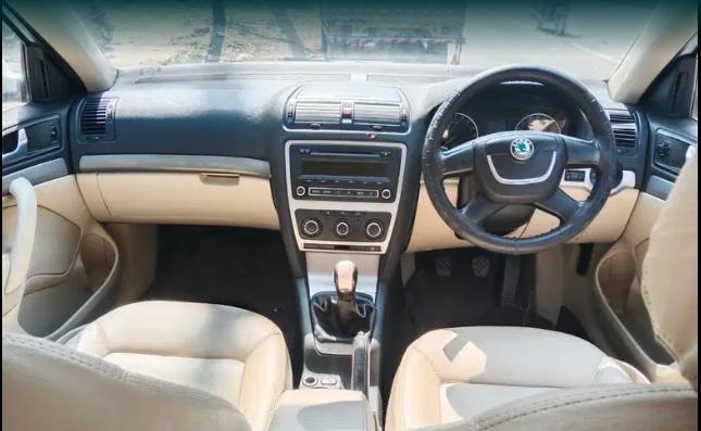 Skoda Laura Ambition 2.0 TDI CR MT 2012