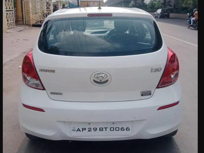 Hyundai i20 Sportz 1.4 CRDi 2013