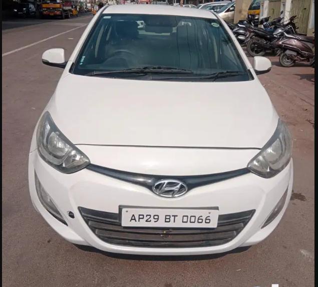 Hyundai i20 Sportz 1.4 CRDi 2013
