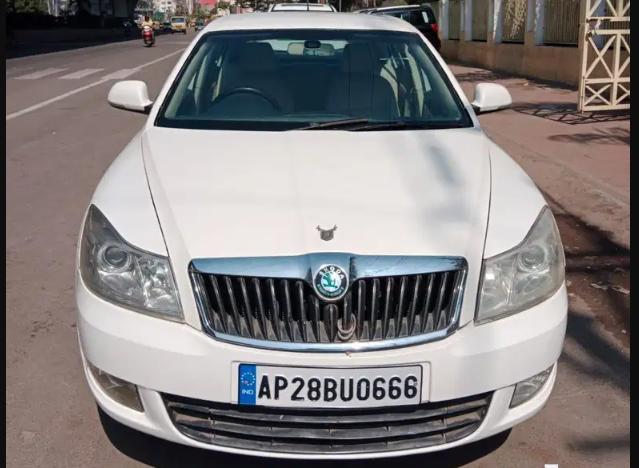 Skoda Laura Ambition 2.0 TDI CR MT 2012