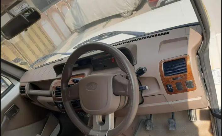 Mahindra Bolero SLX 2013