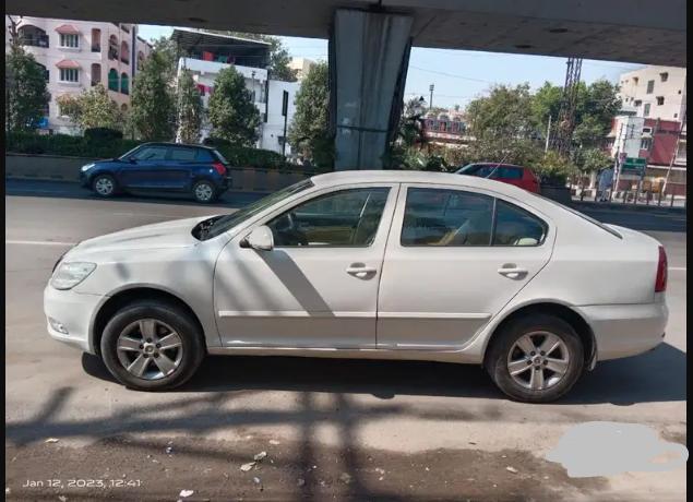 Skoda Laura Ambition 2.0 TDI CR MT 2012