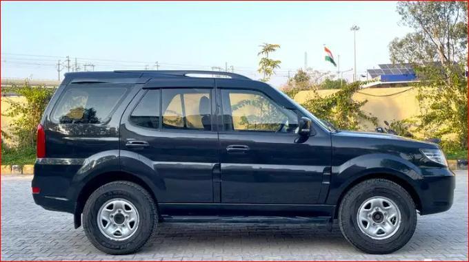 Tata Safari Storme EX 2015