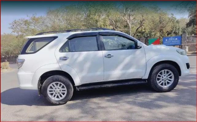 Toyota Fortuner 2.8 4x4 MT 2012