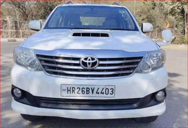 Toyota Fortuner 2.8 4x4 MT 2012