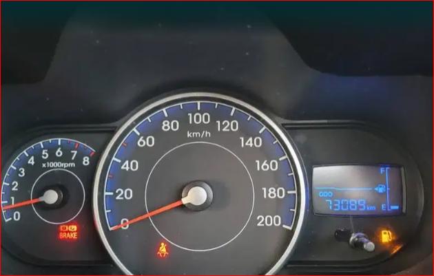 Hyundai i10 Sportz 1.1 iRDE2 2013