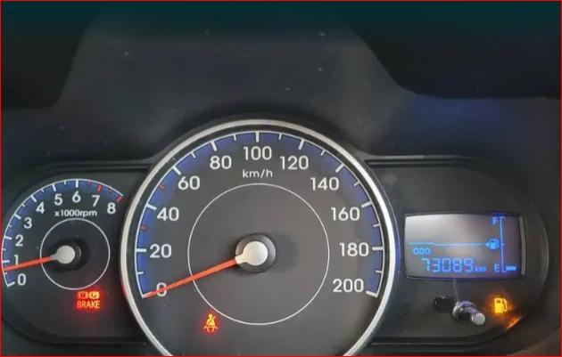 Hyundai i10 Sportz 1.1 iRDE2 2013