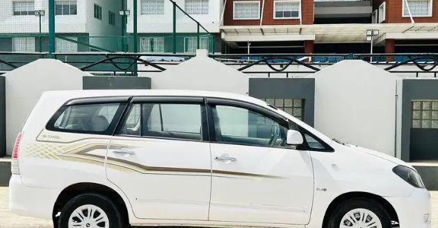 Toyota Innova 2.5 G 7 STR BS IV 2010