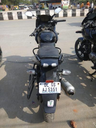 Bajaj Pulsar 220F 2011