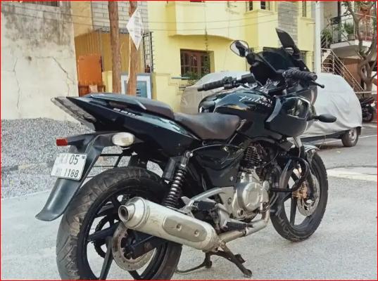 Bajaj Pulsar 200cc 2011