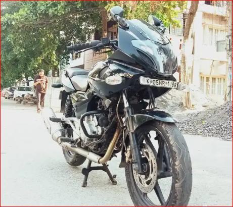 Bajaj Pulsar 200cc 2011