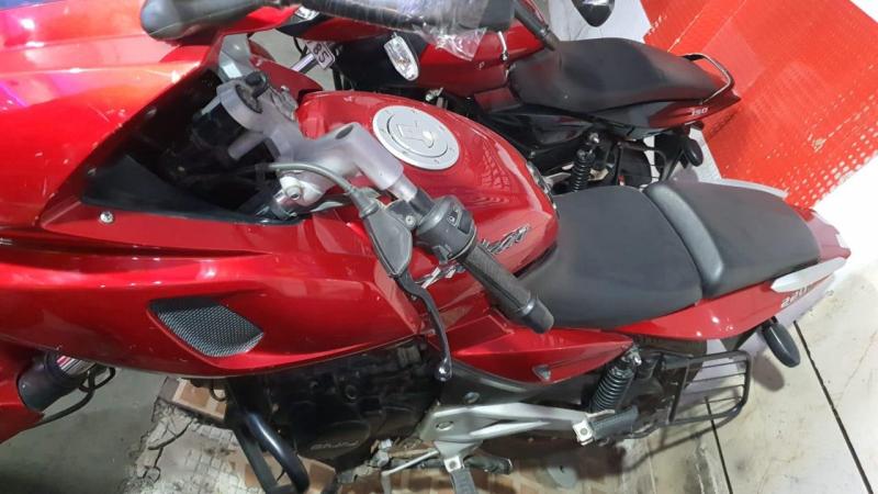 Bajaj Pulsar 220cc 2010