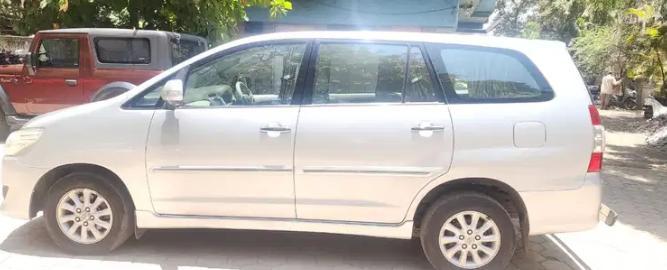 Toyota Innova 2.5 V 7 STR 2013