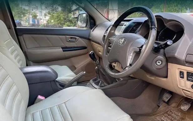 Toyota Fortuner 3.0 4X4 MT 2012
