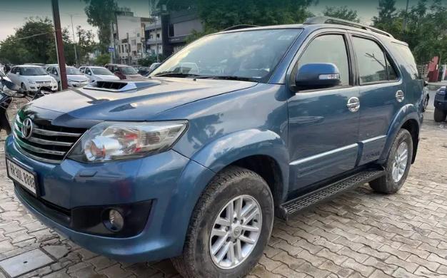 Toyota Fortuner 3.0 4X4 MT 2012
