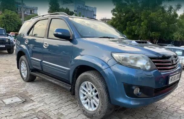 Toyota Fortuner 3.0 4X4 MT 2012