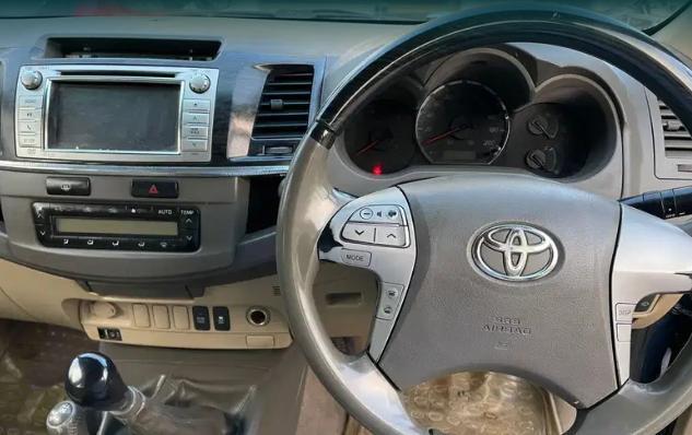 Toyota Fortuner 3.0 4X4 MT 2012