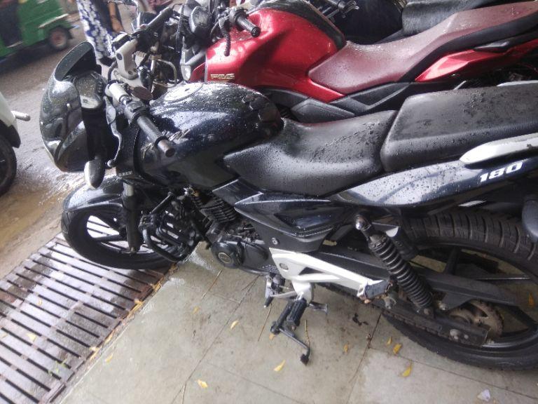 Bajaj Pulsar 180cc 2011