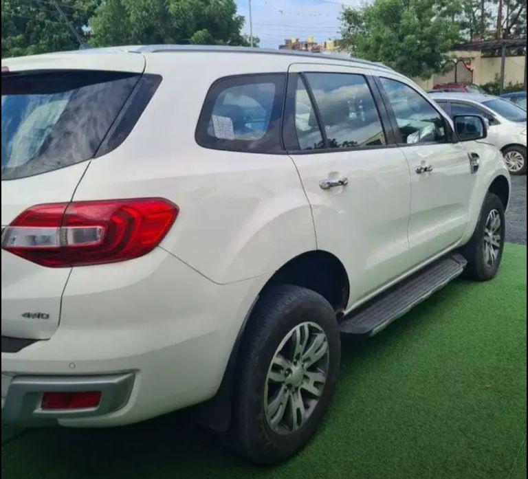 Ford Endeavour Titanium 3.2 4x4 AT 2017