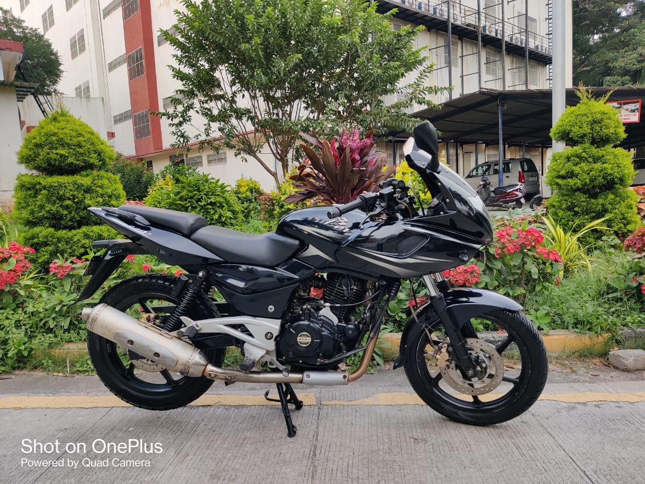 Bajaj Pulsar 200cc 2011